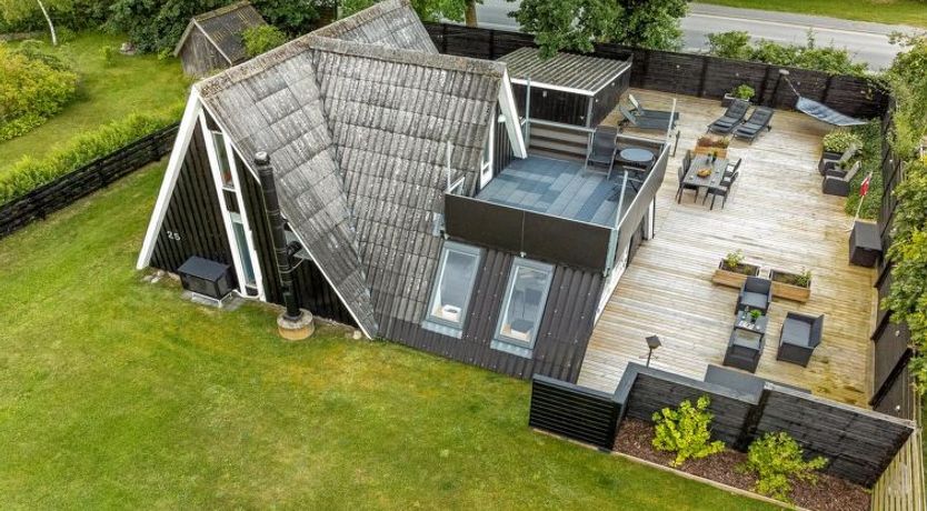 Photo of "Hunding" - 600m from the sea