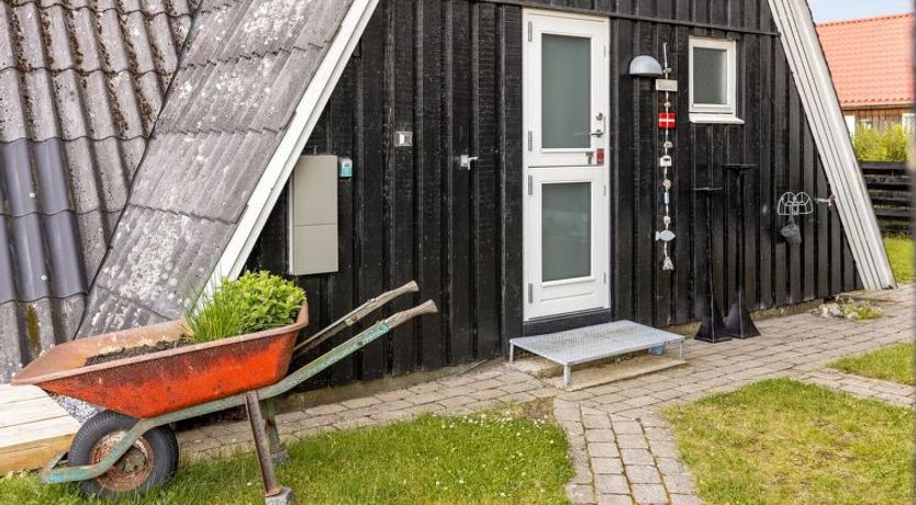 Photo of "Hunding" - 600m from the sea