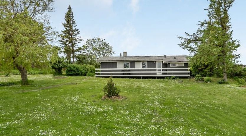 Photo of "Jenny" - 140m from the sea