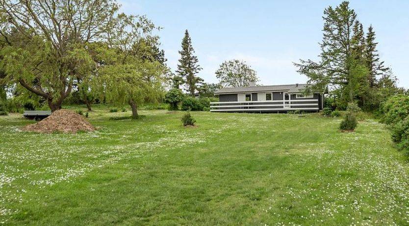 Photo of "Jenny" - 140m from the sea