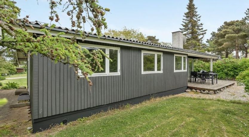 Photo of "Jenny" - 140m from the sea