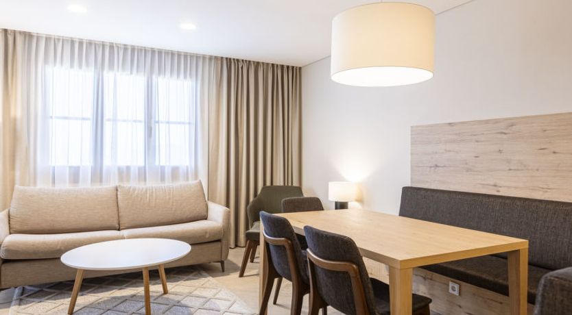 Photo of mit 2 Schlafzimmern Ski in/Ski out Apartment 2