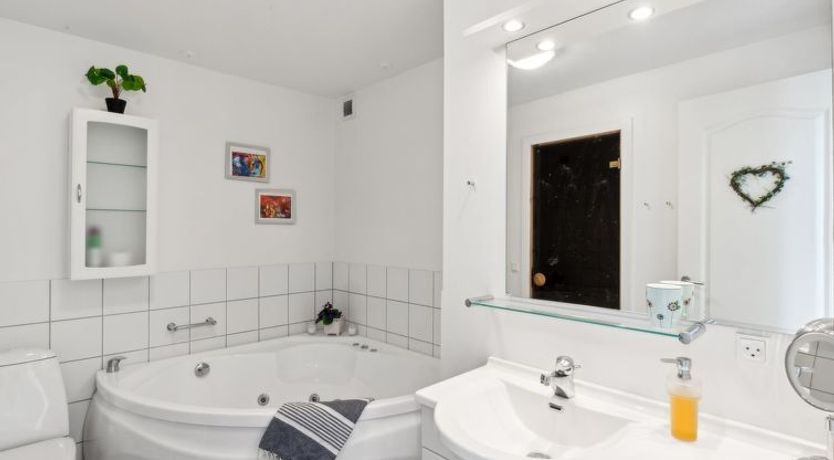 Photo of "Isbiorn" - 300m from the sea