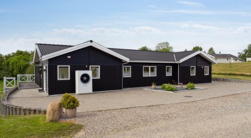 Photo of "Edo" - 575m from the sea