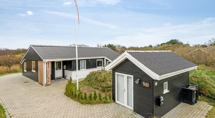 Photo of "Eloise" - 400m from the sea