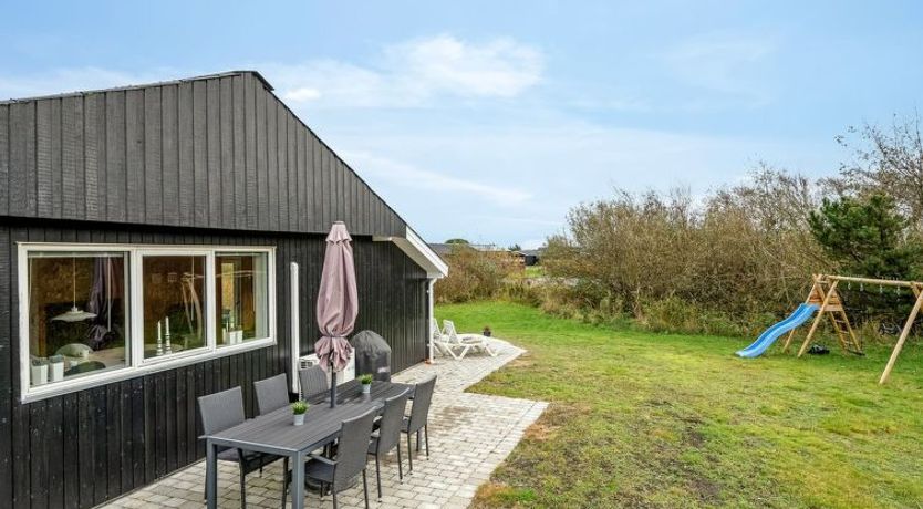 Photo of "Eloise" - 400m from the sea