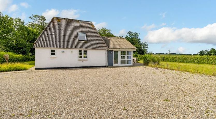 Photo of "Thrine" - 24km from the sea