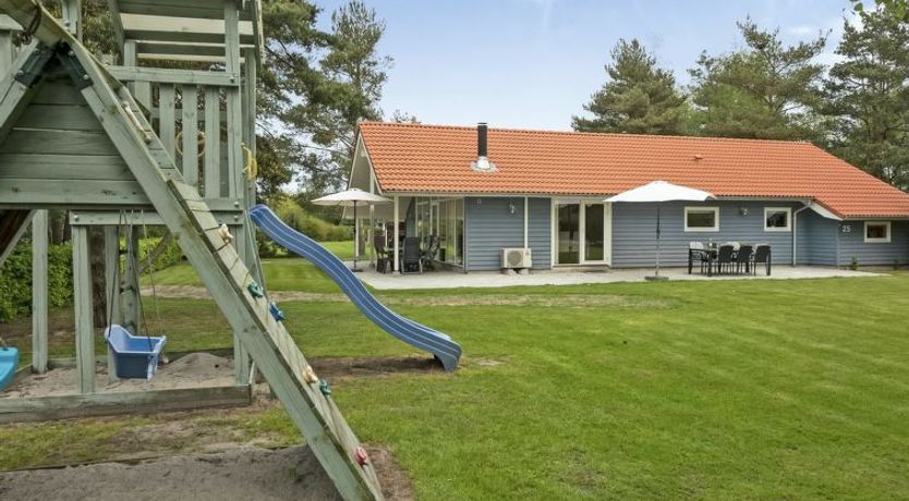 Photo of "Heraldina" - 800m from the sea