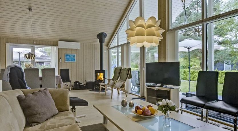 Photo of "Heraldina" - 800m from the sea