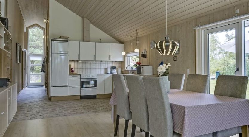 Photo of "Heraldina" - 800m from the sea