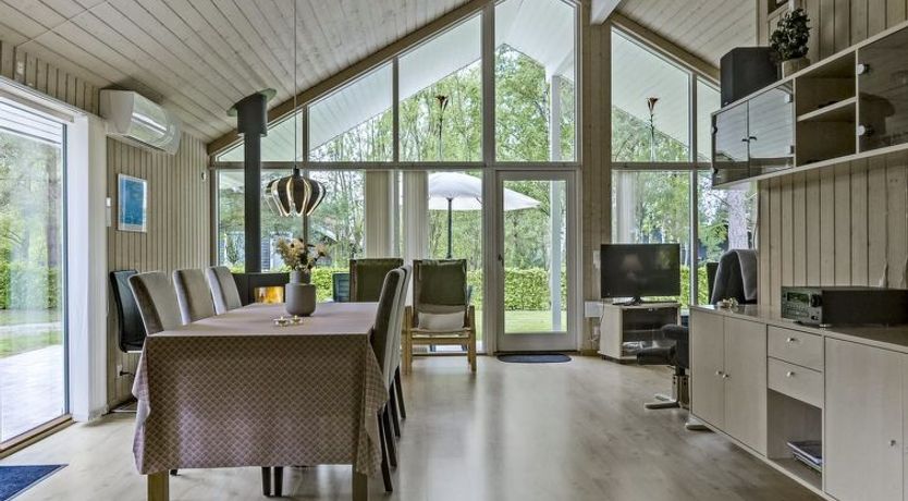 Photo of "Heraldina" - 800m from the sea