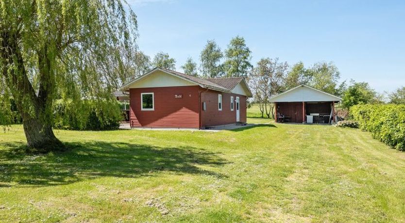 Photo of "Momo" - 570m from the sea