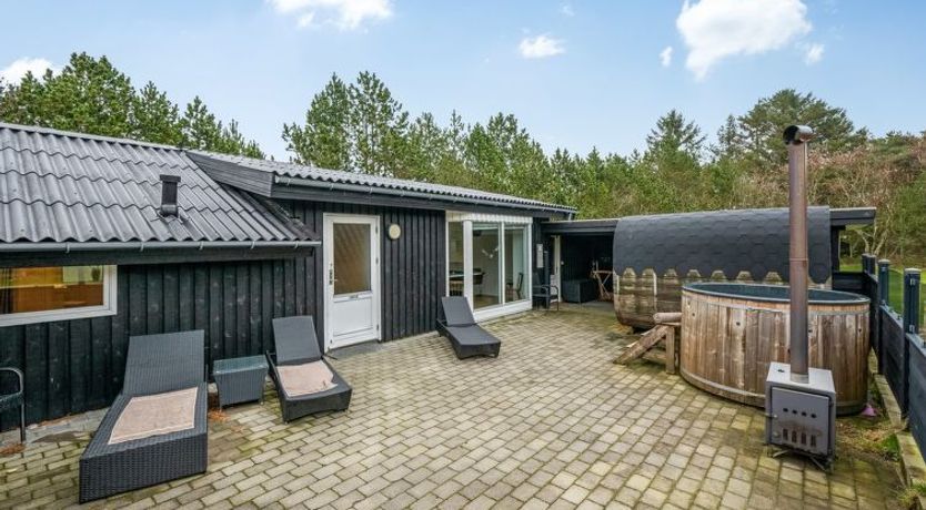 Photo of "Orm" - 2.3km from the sea