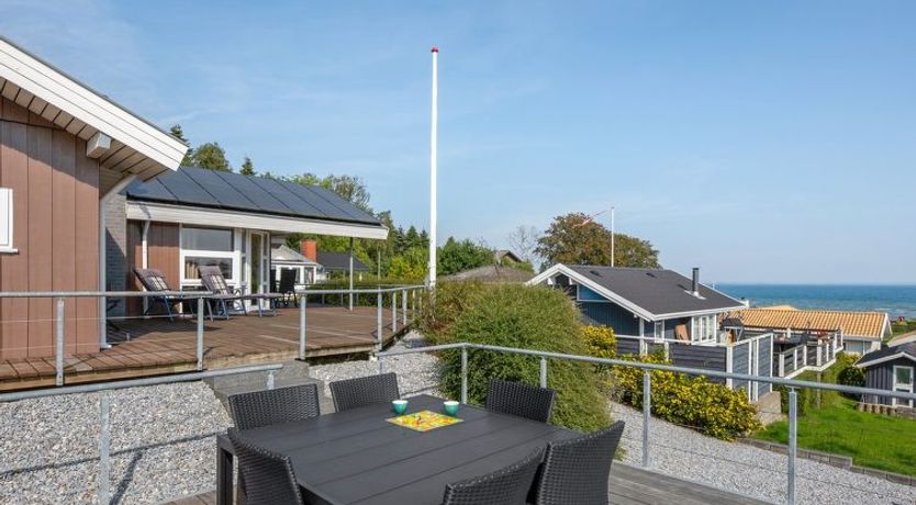 Photo of "Ebbeline" - 150m from the sea