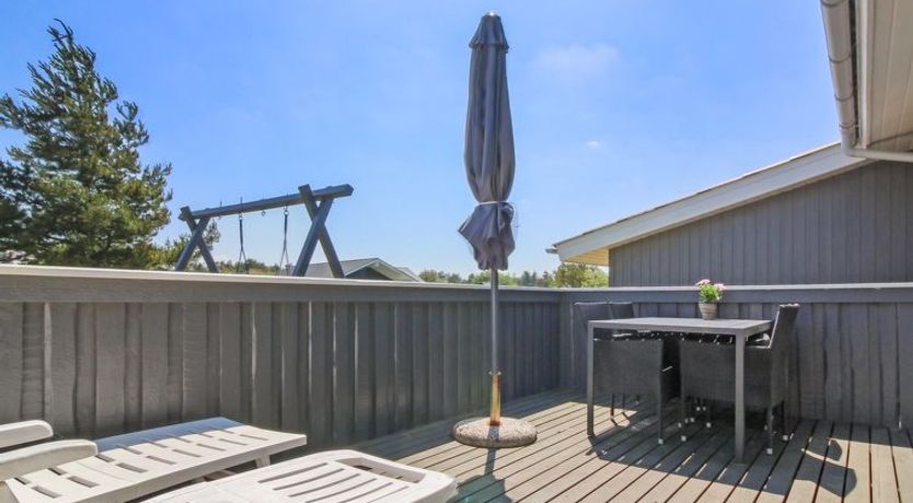 Photo of "Nadia" - 1.7km from the sea