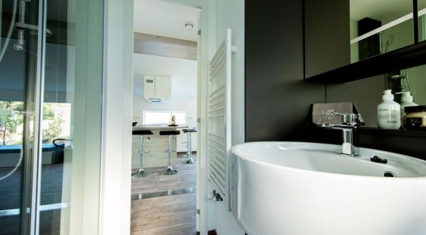 Photo of Cosy Unique 6 Holiday Home 9