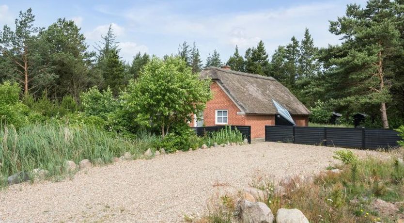 Photo of "Hunno" - 3km from the sea