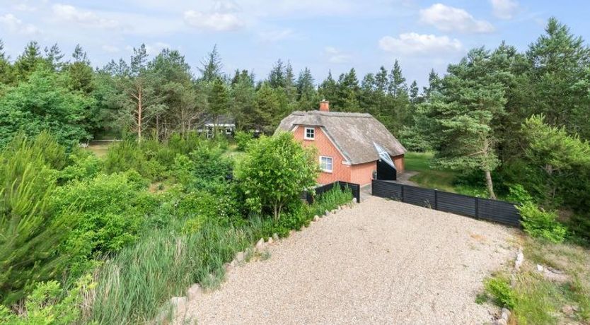 Photo of "Hunno" - 3km from the sea