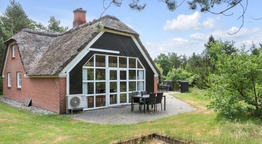 Photo of "Hunno" - 3km from the sea