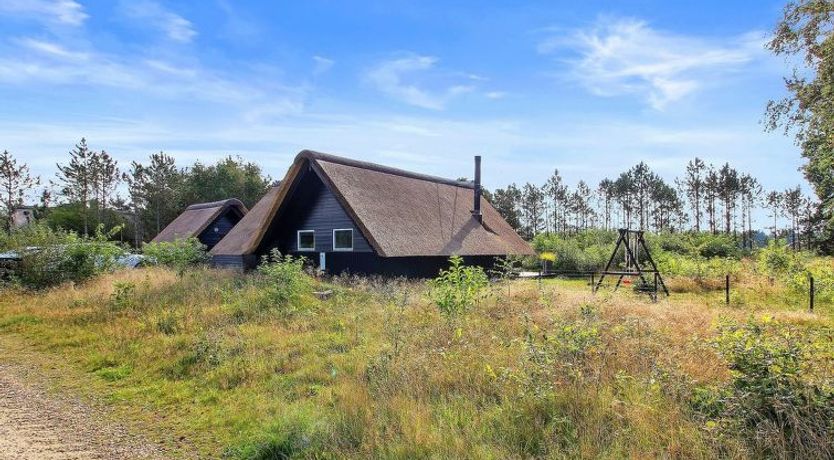 Photo of "Awenasa" - 4.1km from the sea