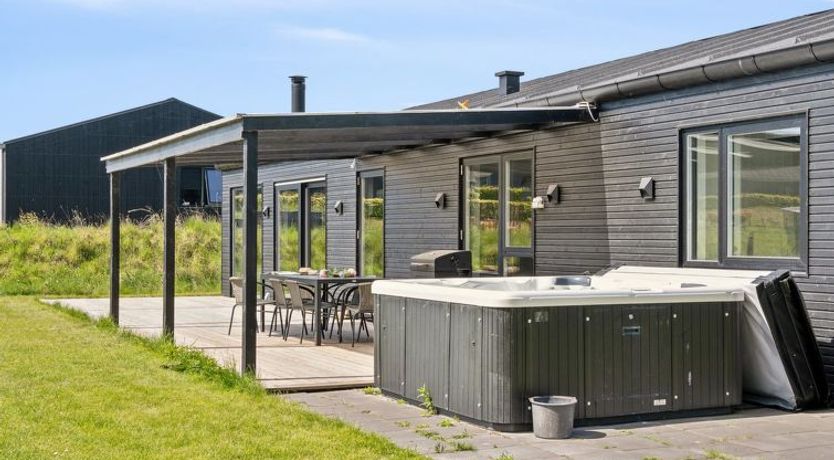 Photo of "Jul" - 300m from the sea