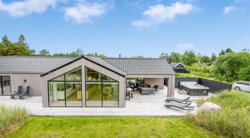 Photo of "Antonette" - 1.8km from the sea