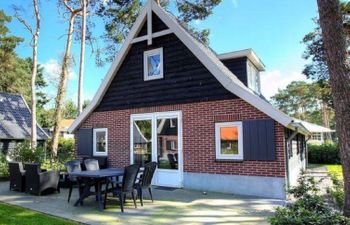 Villa Veluwe 6 Apartment 2 Holiday Home