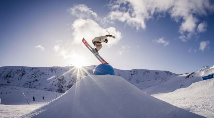 Photo of für bis zu 8 Personen + Hot Tub Apartment 9