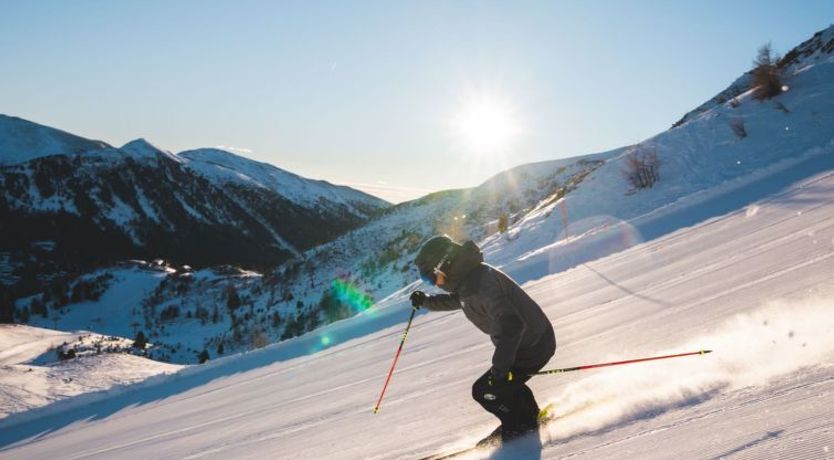 Photo of für bis zu 8 Personen + Hot Tub Apartment 9