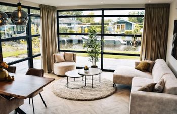 MarinaPark Nieuw Loosdrecht Holiday Home