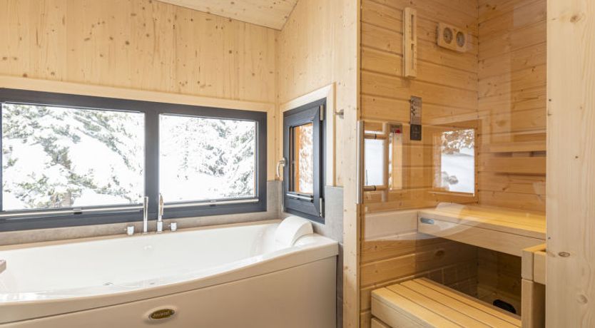 Photo of Superior Chalet mit Sprudelpool innen