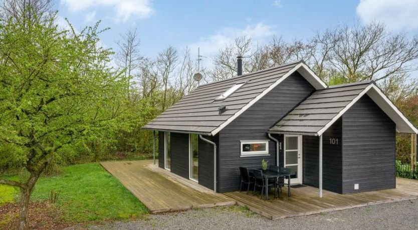 Photo of "Ketilbiorn" - 1.2km to the fjord