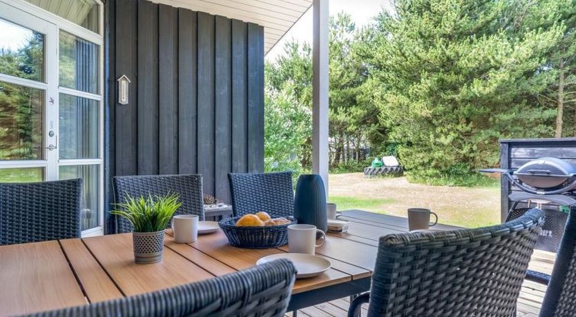 Photo of "Barnet" - 2.2km from the sea