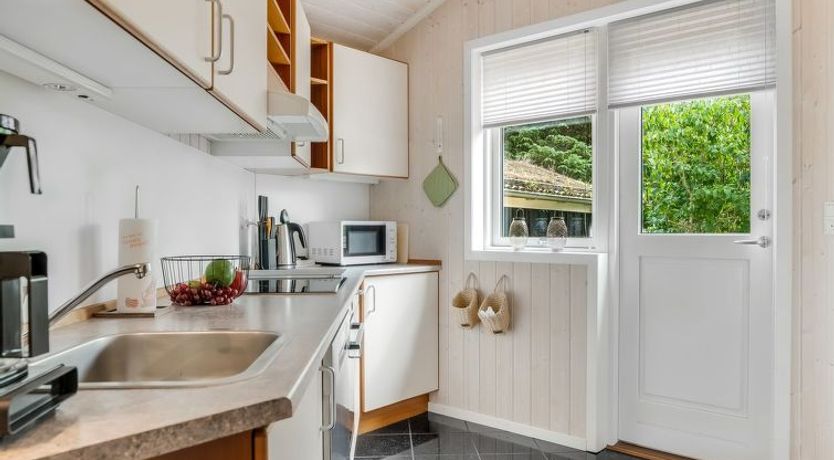 Photo of "Barnet" - 2.2km from the sea