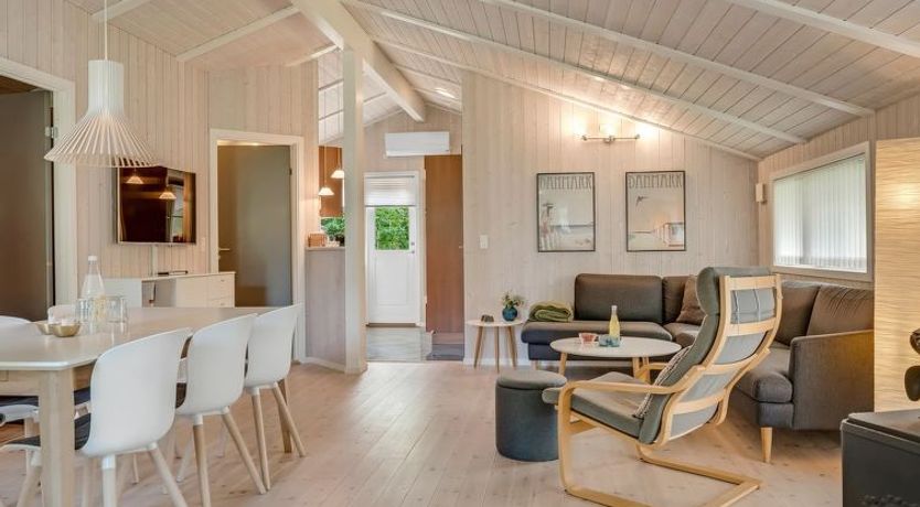 Photo of "Barnet" - 2.2km from the sea