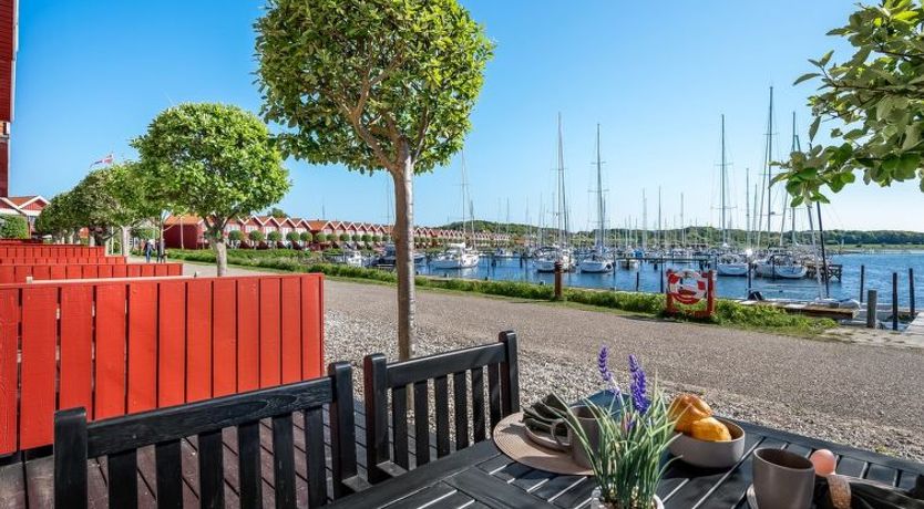 Photo of "Ethly" - 10m from the sea