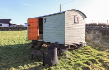 Clementine Shepherd's Hut Holiday Home