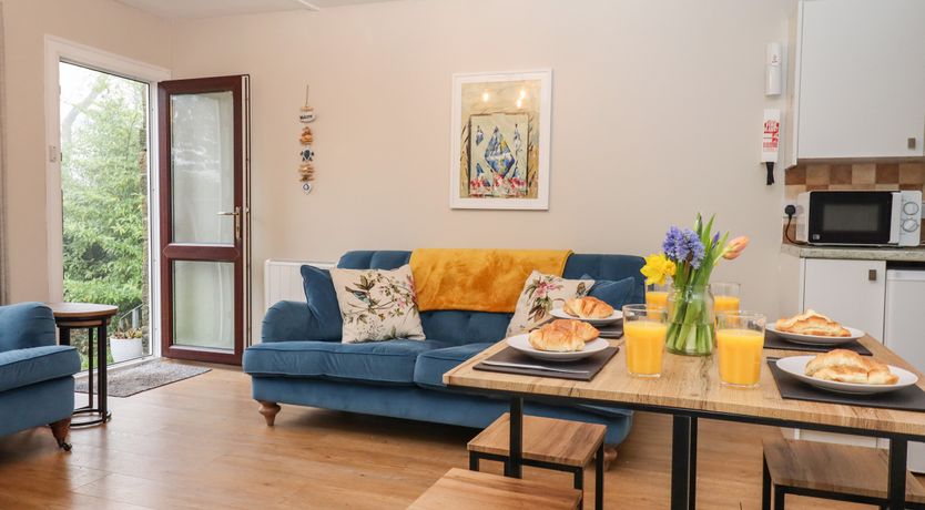 Photo of 2 The Glade