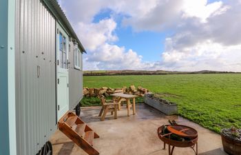 Lower Trewern Shepherds Hut Holiday Home