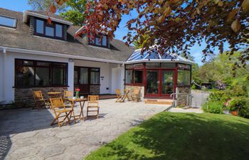 Lakeside Holiday Home