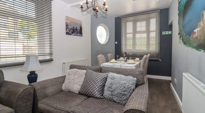 Photo of Rock Hollow