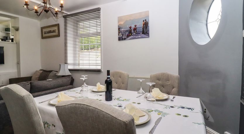 Photo of Rock Hollow