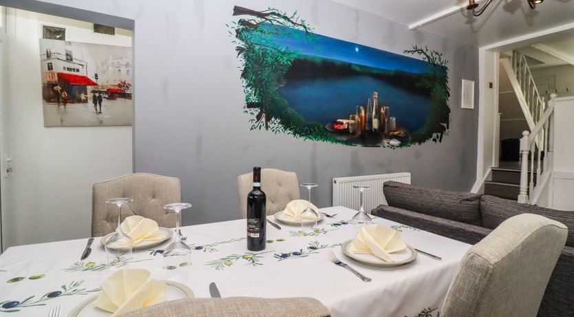 Photo of Rock Hollow