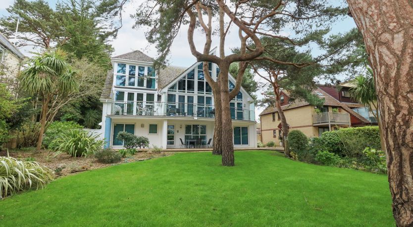 Photo of 5 Red Sails