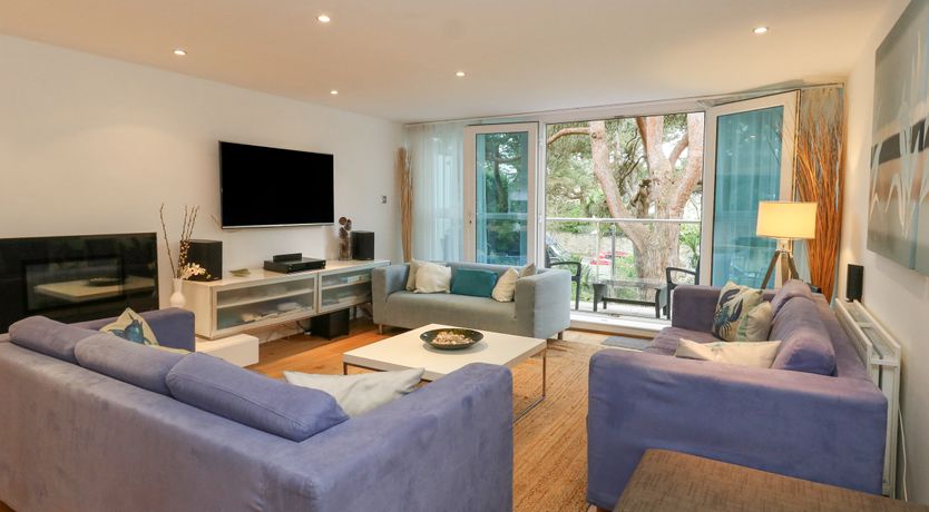 Photo of 5 Red Sails