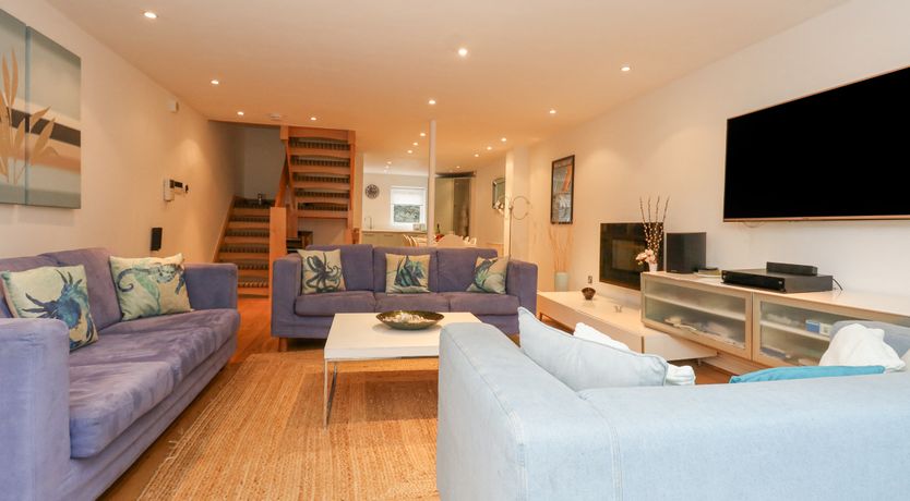 Photo of 5 Red Sails