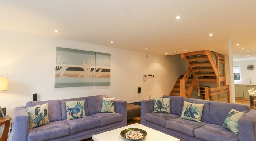 Photo of 5 Red Sails