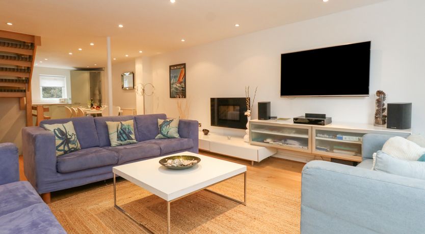 Photo of 5 Red Sails