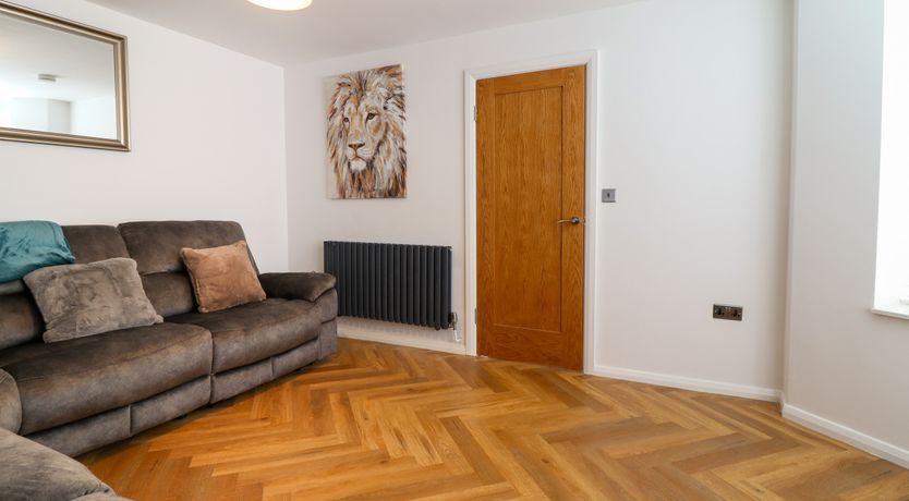 Photo of 1 Ty Newydd