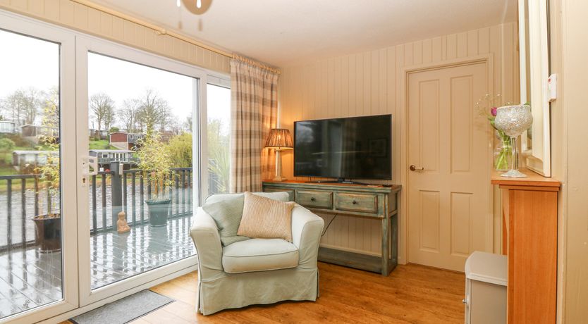 Photo of Mulberry Cabin On The Lake